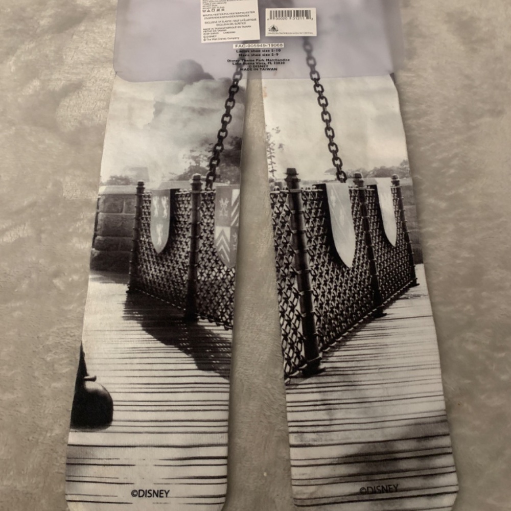 NWT DISNEY MICKEY MINNIE SOCKS Unisex - Picture 2 of 3